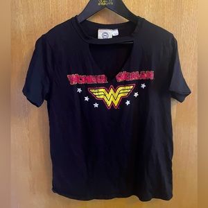 DC COMICS | WONDER WOMAN Logo Black V Neck Short Sleeved T Shirt | size L